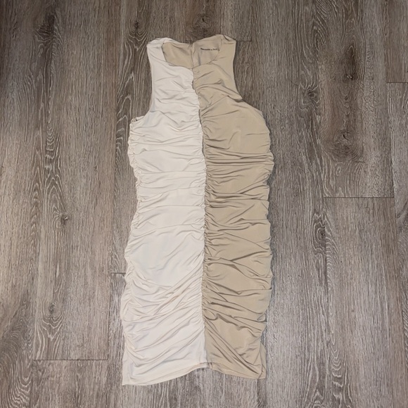 Abercrombie and fitch size large Keyhole ruched mini dress cream and tan - Picture 2 of 4